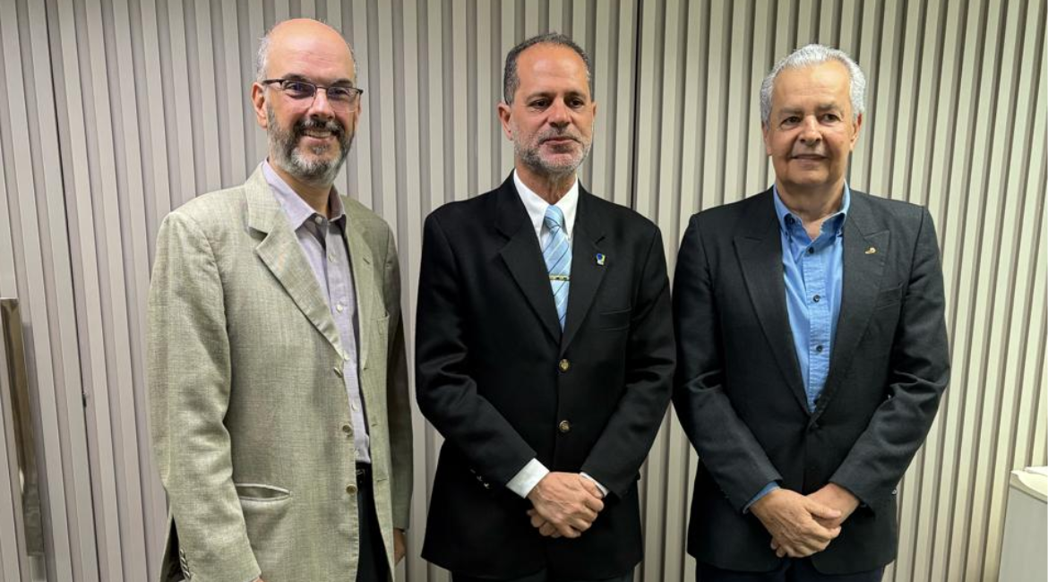 AMIRT e SERT-MG se reúnem com presidente do TRE-MG para tratar das Eleições 2026