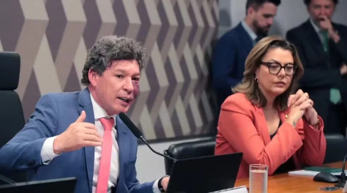 Câmara aprova fim da “taxa das blusinhas”; proposta segue ao Senado
